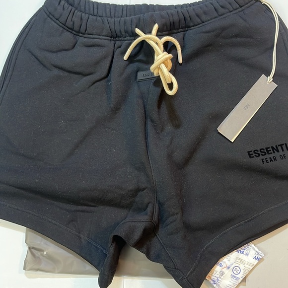Fear of god essentials 2023 jet black sweat shorts - Picture 3 of 8